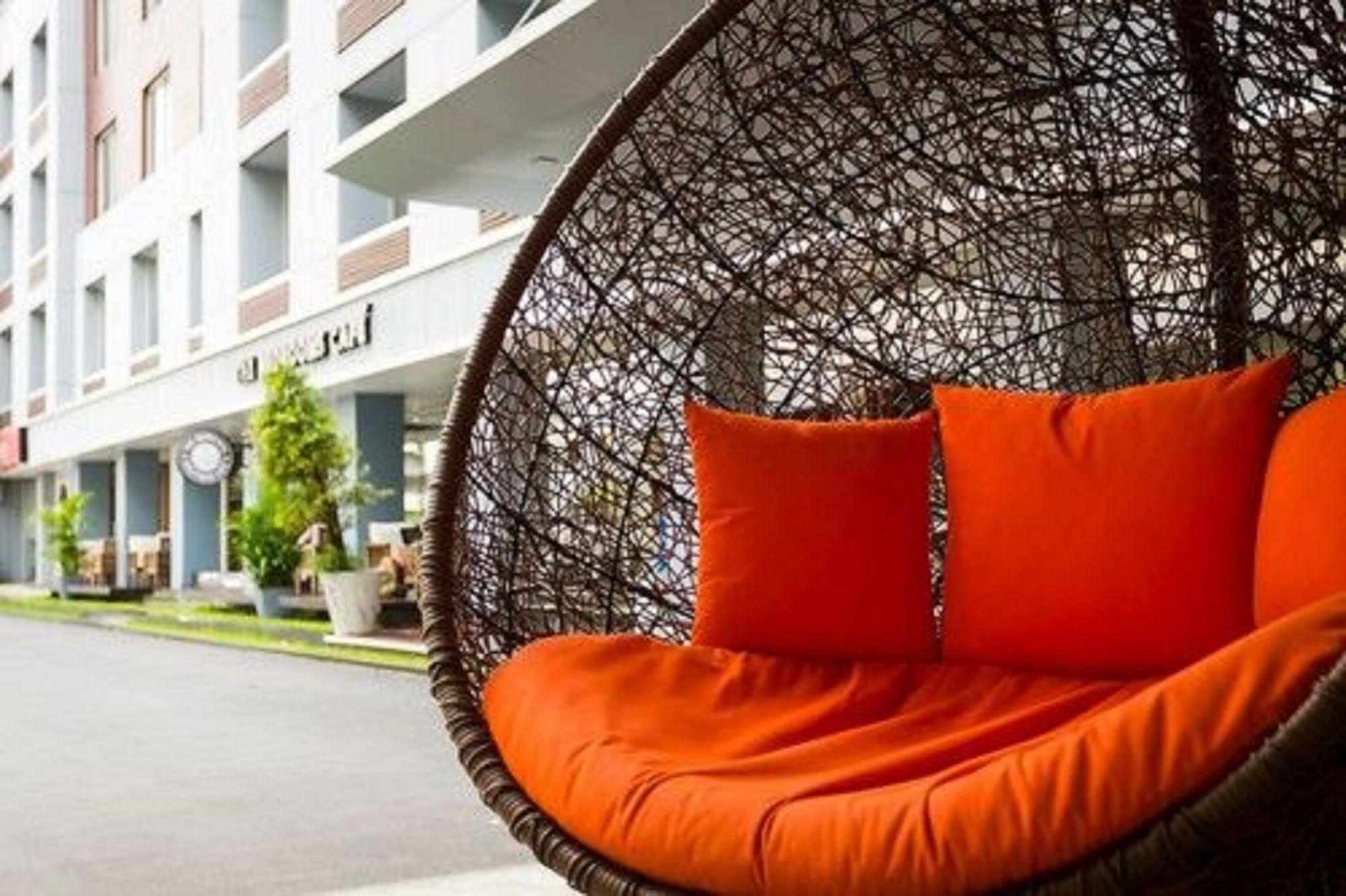 The Bedrooms Boutique Hotel Bangkok Exterior photo